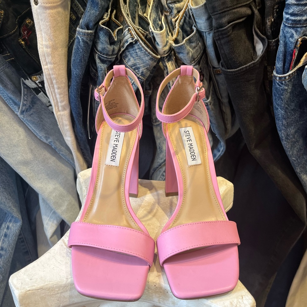 Steve Madden - Tia Block Heel Vegan Leather Sandal Heels - Rose Pink Brand new - Picture 5 of 5